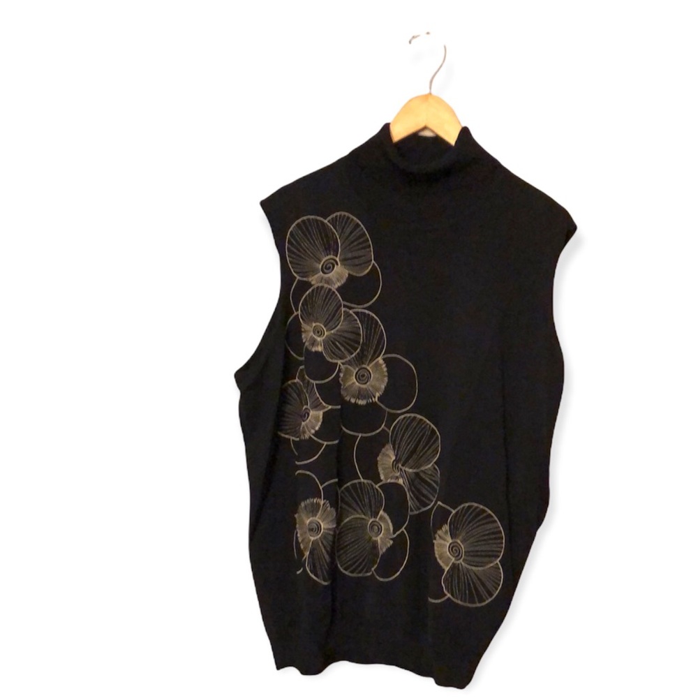 Size 3X Jones New York black with tan embroidered flowers sleeveless top